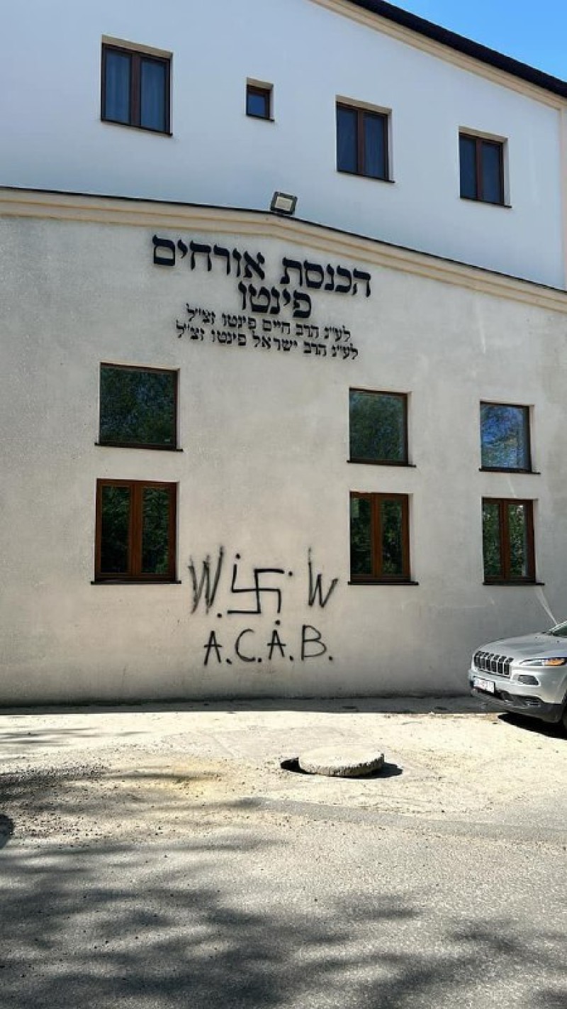 În Uman, un bărbat a pictat o svastică pe clădirea unei cantine evreiești