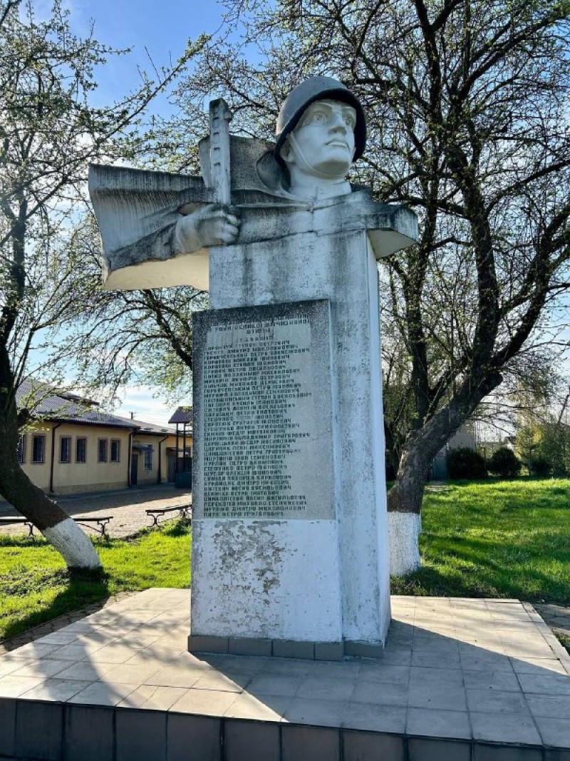 În satul Bovshev, s-a decis demolarea unui monument al unui soldat sovietic. Este dedicat celor care au murit în...